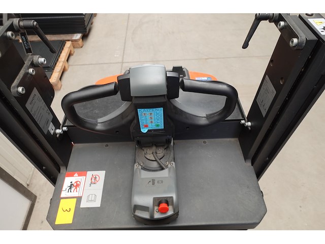 Elektrische orderpicker toyota + orderpickkar multitube - afbeelding 15 van  19