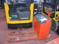 Elektrische palletwagen pro linde t18 met lader, serienummer w4x360u06317, bouwjaar 2007 met lader , batterijlader nuova elettra serienummer 22012178 - afbeelding 1 van  12