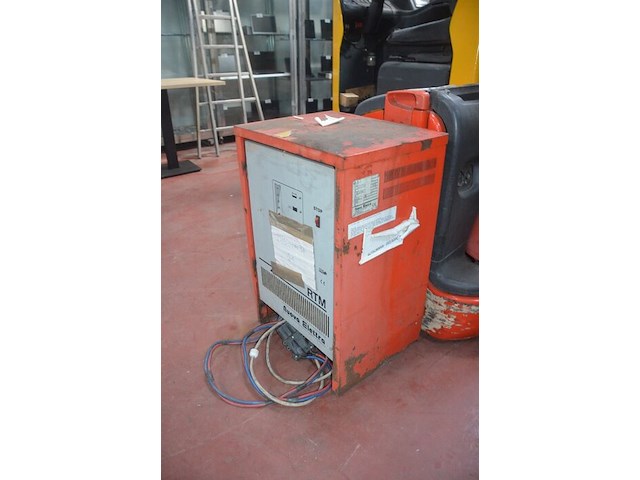 Elektrische palletwagen pro linde t18 met lader, serienummer w4x360u06317, bouwjaar 2007 met lader , batterijlader nuova elettra serienummer 22012178 - afbeelding 5 van  12