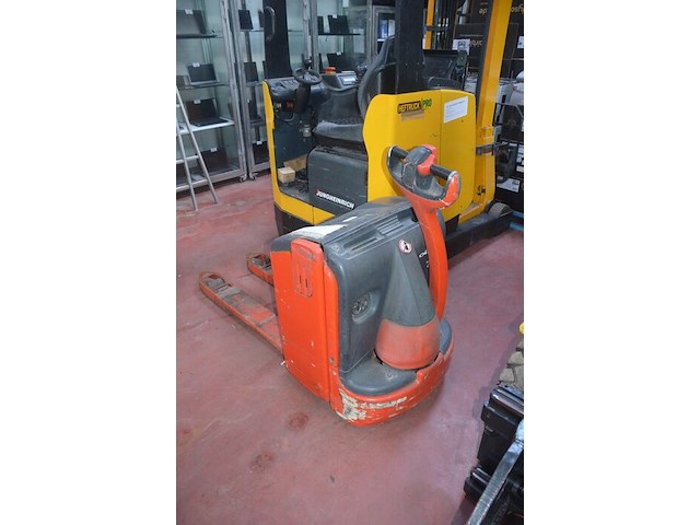 Elektrische palletwagen pro linde t18 met lader, serienummer w4x360u06317, bouwjaar 2007 met lader , batterijlader nuova elettra serienummer 22012178 - afbeelding 8 van  12