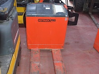 Elektrische palletwagen pro linde t18 met lader, serienummer w4x360u06317, bouwjaar 2007 met lader , batterijlader nuova elettra serienummer 22012178 - afbeelding 9 van  12