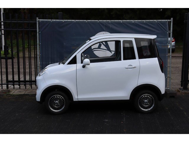 Elektrische personenauto jinpeng l6e-bp elektrisch 4pk - afbeelding 1 van  1