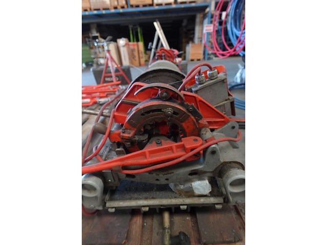 Elektrische pijpdraadsnijmachine ridgid - afbeelding 5 van  7