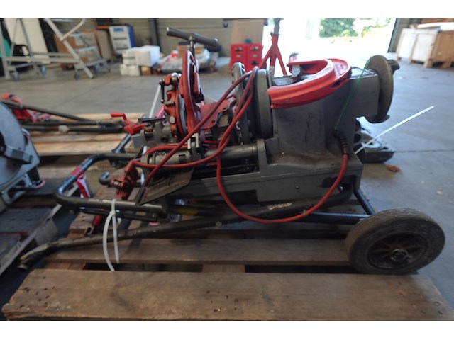 Elektrische pijpdraadsnijmachine ridgid - afbeelding 1 van  8