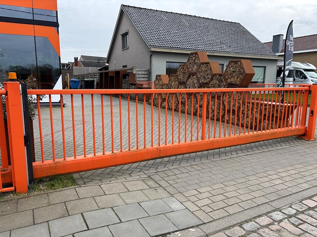 Elektrische poort - afbeelding 1 van  9