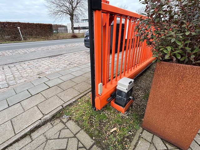 Elektrische poort - afbeelding 8 van  9