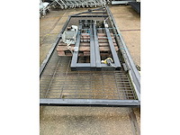 Elektrische schuifpoort met motor.