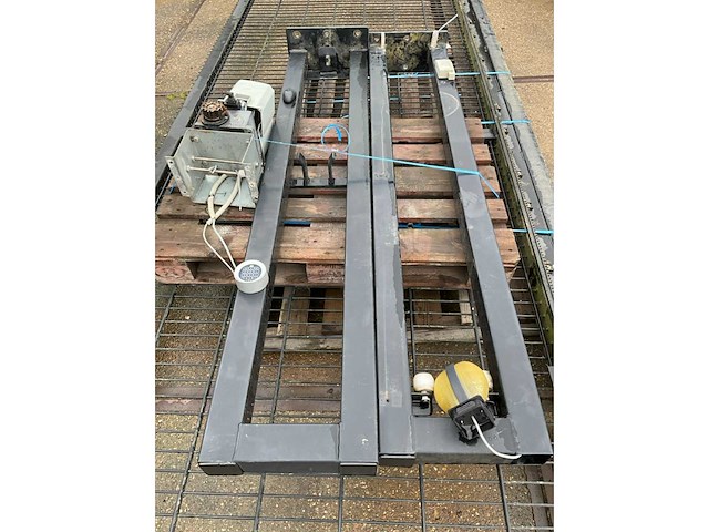 Elektrische schuifpoort met motor. - afbeelding 2 van  6