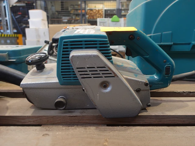 Elektrische schuurbandmachine makita - afbeelding 1 van  3