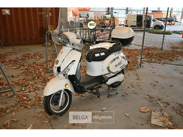 Elektrische scooter kumpan - afbeelding 1 van  12