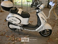 Elektrische scooter kumpan - afbeelding 9 van  12