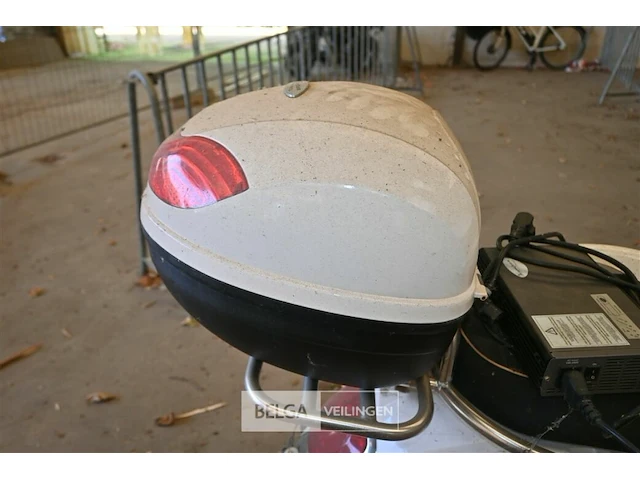 Elektrische scooter kumpan - afbeelding 11 van  12
