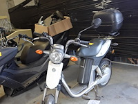 Elektrische scooter yamaha - afbeelding 1 van  10