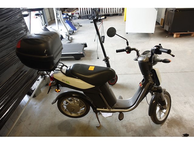 Elektrische scooter yamaha - afbeelding 3 van  10