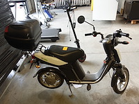 Elektrische scooter yamaha - afbeelding 3 van  10