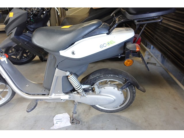 Elektrische scooter yamaha - afbeelding 5 van  10