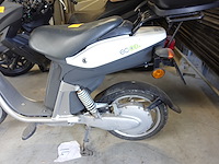 Elektrische scooter yamaha - afbeelding 5 van  10