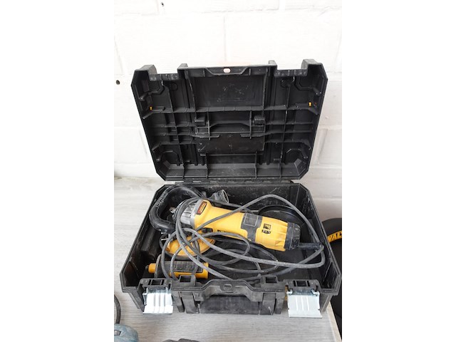 Elektrische slijper dewalt - afbeelding 1 van  5