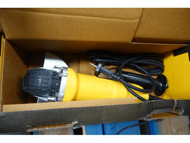 Elektrische slijpmachine dewalt - afbeelding 1 van  3