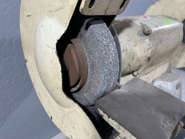 Elektrische slijpmolen op sokkel - afbeelding 5 van  5