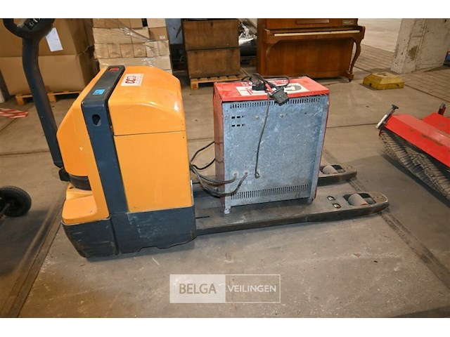 Elektrische stapelaar + batterijlader - afbeelding 2 van  7