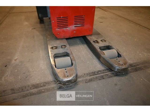 Elektrische stapelaar + batterijlader - afbeelding 3 van  7