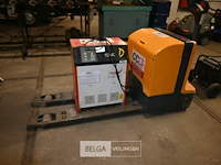 Elektrische stapelaar + batterijlader - afbeelding 4 van  7