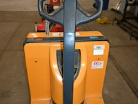 Elektrische stapelaar + batterijlader - afbeelding 5 van  7