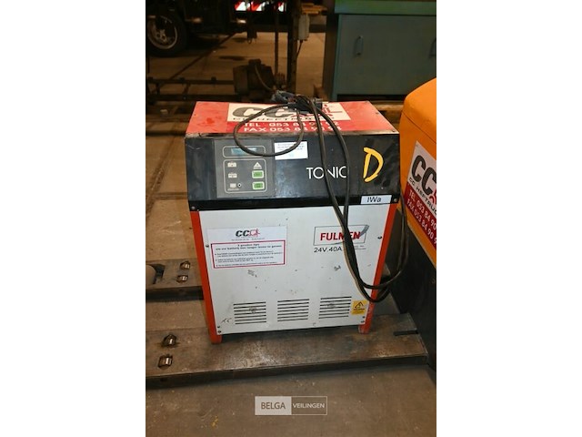 Elektrische stapelaar + batterijlader - afbeelding 6 van  7