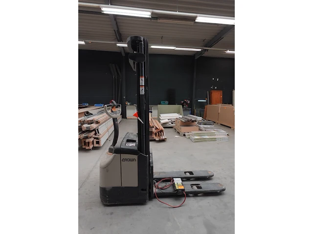 Elektrische stapelaar crown - afbeelding 2 van  7