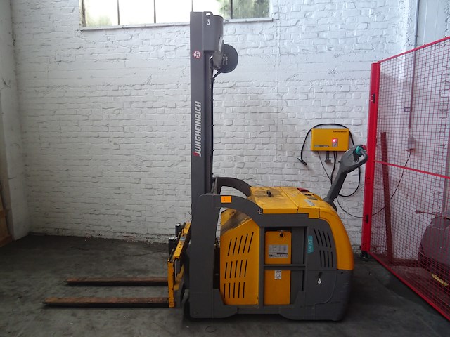 Elektrische stapelaar jungheinrich - afbeelding 1 van  16