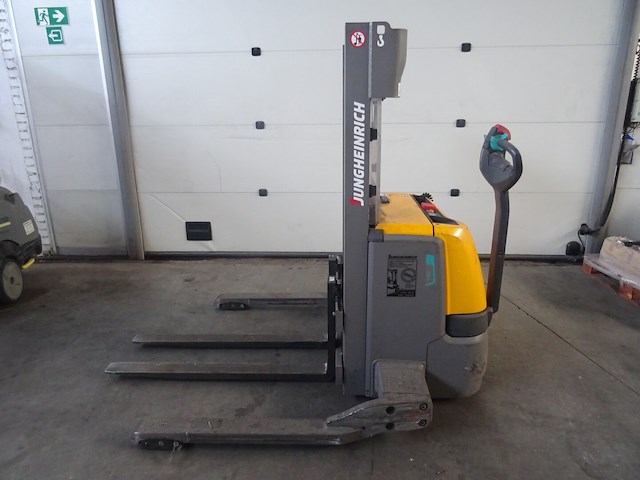 Elektrische stapelaar jungheinrich - afbeelding 1 van  13