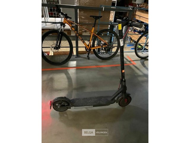 Elektrische step, merk mi, zonder verdere gegevens. - afbeelding 1 van  4