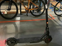 Elektrische step, merk mi, zonder verdere gegevens. - afbeelding 1 van  4