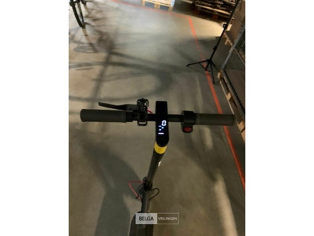 Elektrische step, merk mi, zonder verdere gegevens. - afbeelding 2 van  4