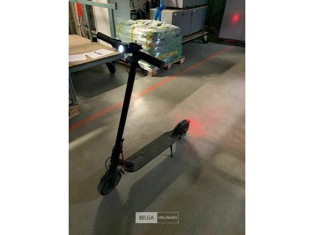 Elektrische step, merk mi, zonder verdere gegevens. - afbeelding 3 van  4