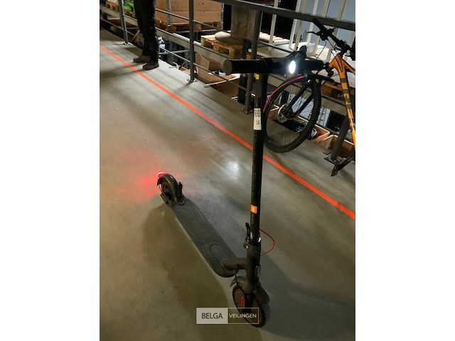 Elektrische step, merk mi, zonder verdere gegevens. - afbeelding 4 van  4