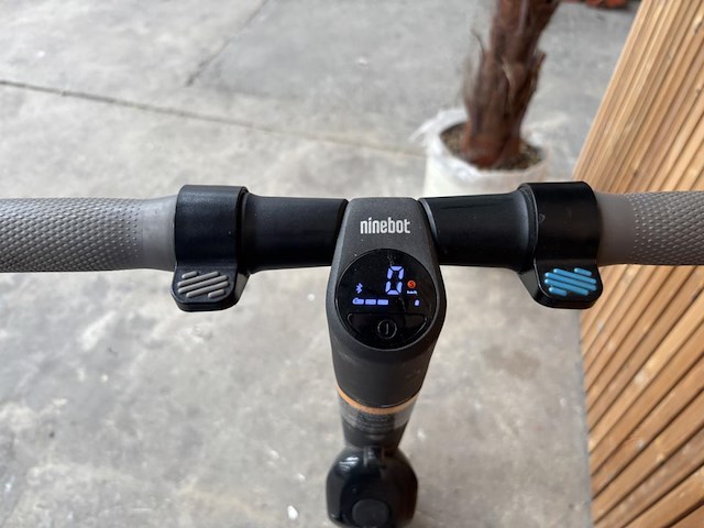 Elektrische step ninebot kickscooter es - afbeelding 2 van  9