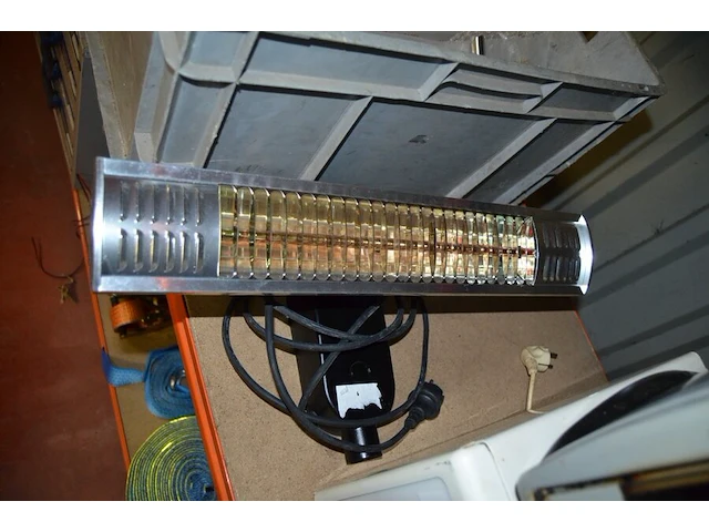 Elektrische terrasverwarmer, oven silvercrest, microgolfoven zanker, papierversnipperaar - afbeelding 5 van  9