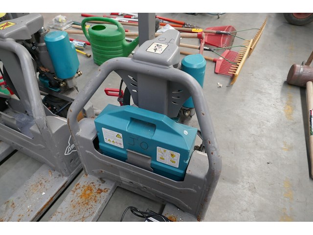 Elektrische transpallet jungheinrich ( met batterij en batterijlader ) - afbeelding 3 van  8