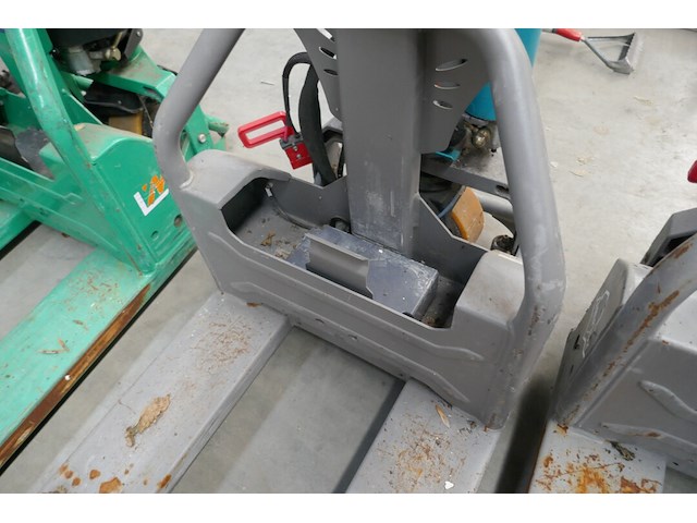 Elektrische transpallet jungheinrich ( zonder batterij en batterijlader ) - afbeelding 4 van  7