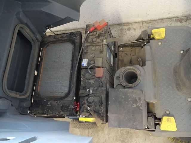 Elektrische veegmachine kärcher - afbeelding 13 van  14