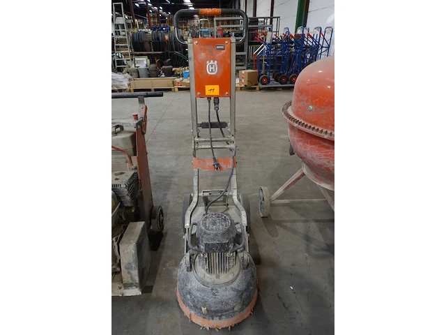 Elektrische vloerschuur-polijstmachine husqvarna - afbeelding 1 van  5