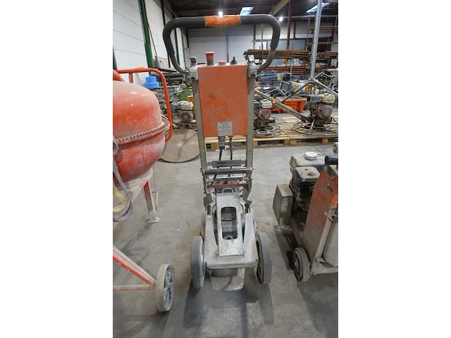 Elektrische vloerschuur-polijstmachine husqvarna - afbeelding 4 van  5