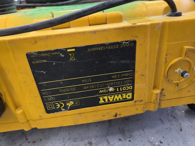 Elektrische werfradio dewalt dc011 - afbeelding 2 van  2