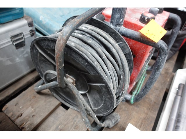 Elektrische werkradio + kabel op rol - afbeelding 2 van  3