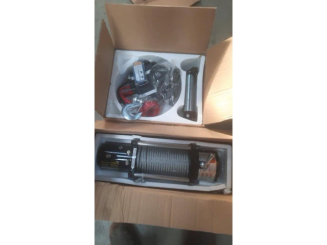Elektrische winch 5909kg nieuw - afbeelding 1 van  1