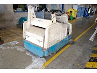 Elektrische zit-schrobmachine tennant 6200 - afbeelding 8 van  16