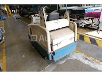 Elektrische zit-schrobmachine tennant 6200 - afbeelding 9 van  16