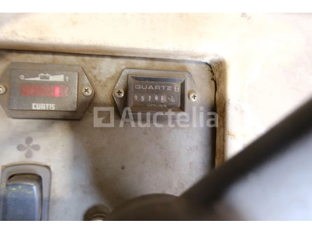 Elektrische zit-schrobmachine tennant 6200 - afbeelding 15 van  16